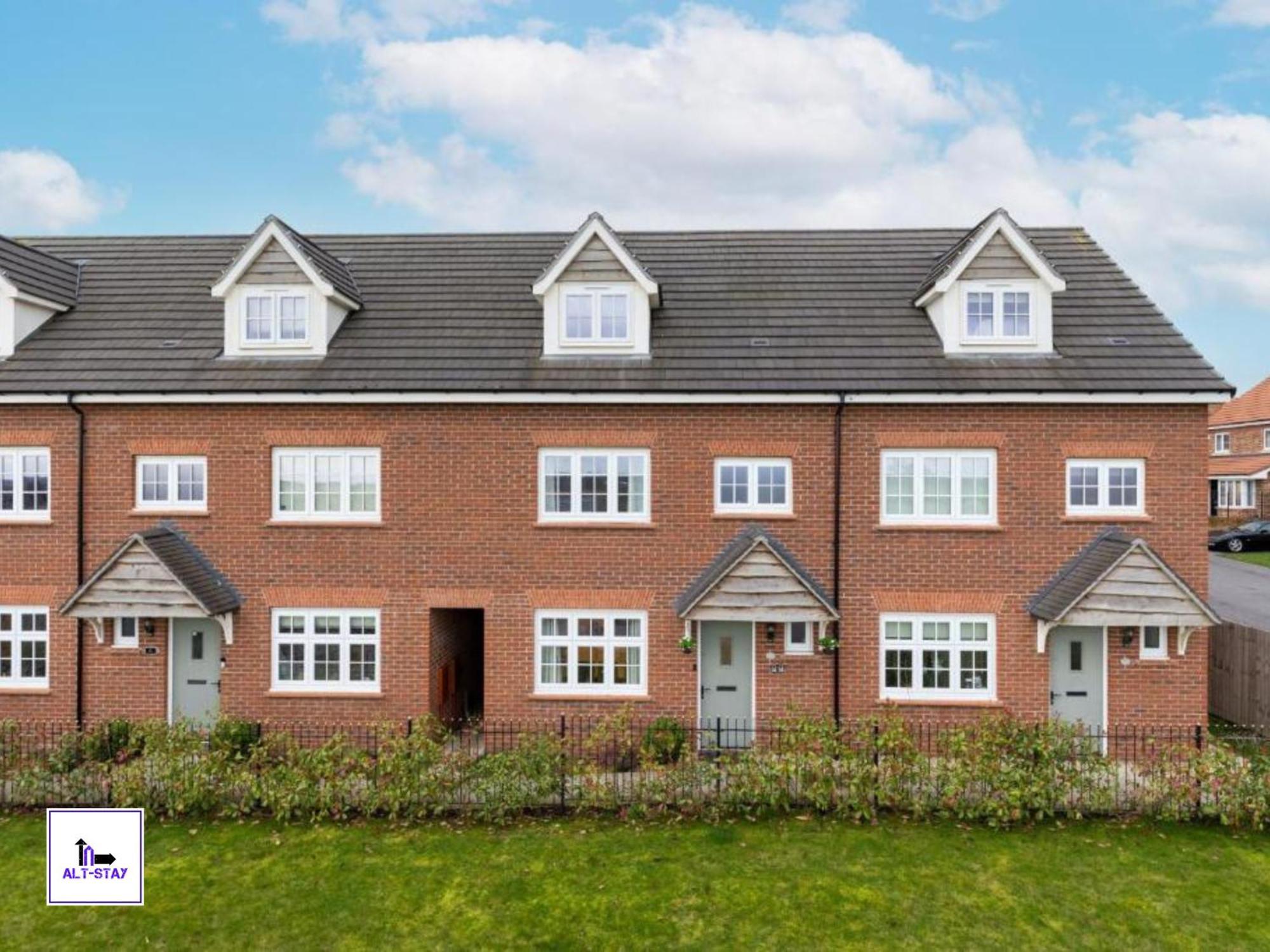 4 Bed 3 Bath - Kirkstall House By Alt-Stay Accommodation - Ideal For Contractors & Remote Workers - Long Stays Welcome Wakefield Zewnętrze zdjęcie