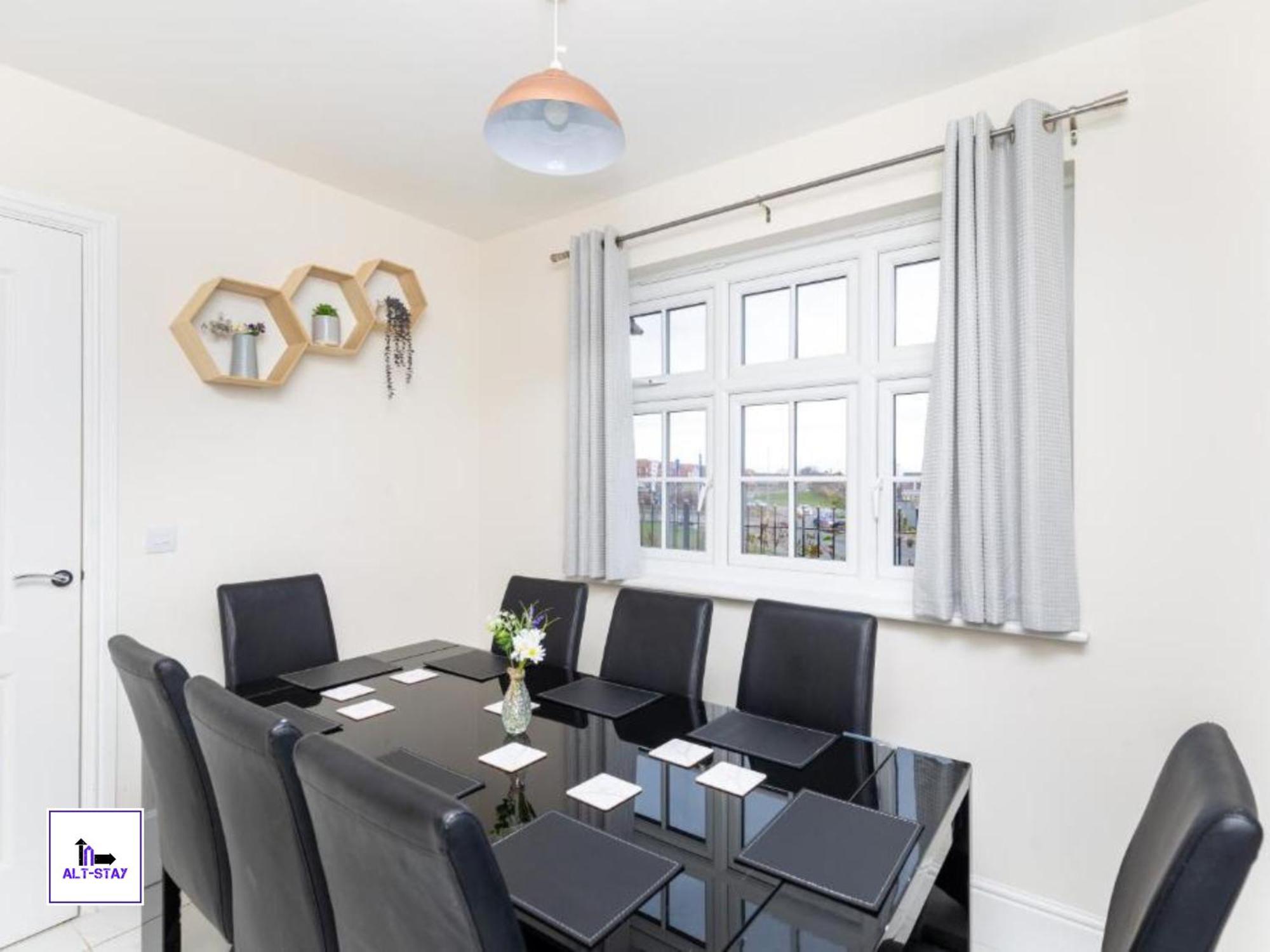 4 Bed 3 Bath - Kirkstall House By Alt-Stay Accommodation - Ideal For Contractors & Remote Workers - Long Stays Welcome Wakefield Zewnętrze zdjęcie