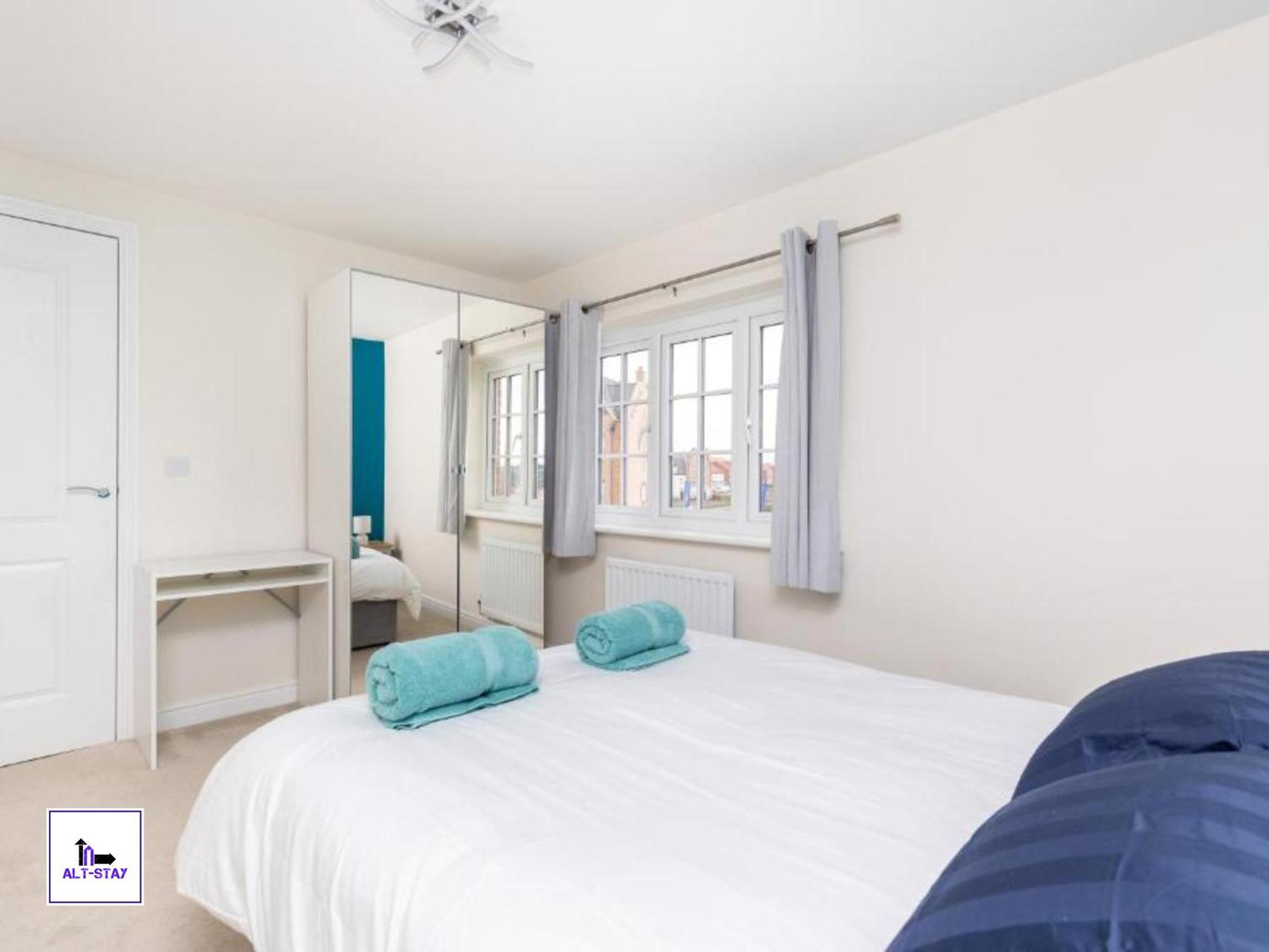 4 Bed 3 Bath - Kirkstall House By Alt-Stay Accommodation - Ideal For Contractors & Remote Workers - Long Stays Welcome Wakefield Zewnętrze zdjęcie