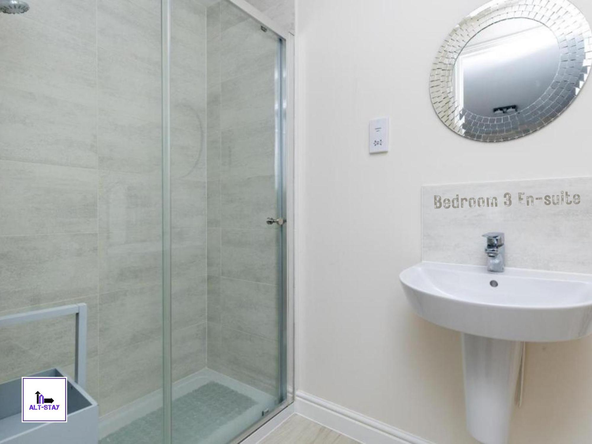 4 Bed 3 Bath - Kirkstall House By Alt-Stay Accommodation - Ideal For Contractors & Remote Workers - Long Stays Welcome Wakefield Zewnętrze zdjęcie