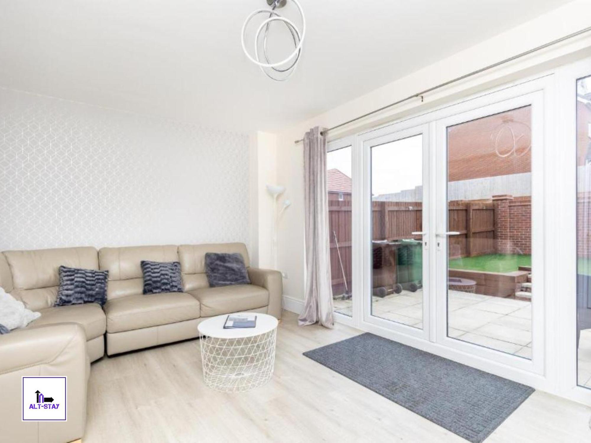 4 Bed 3 Bath - Kirkstall House By Alt-Stay Accommodation - Ideal For Contractors & Remote Workers - Long Stays Welcome Wakefield Zewnętrze zdjęcie