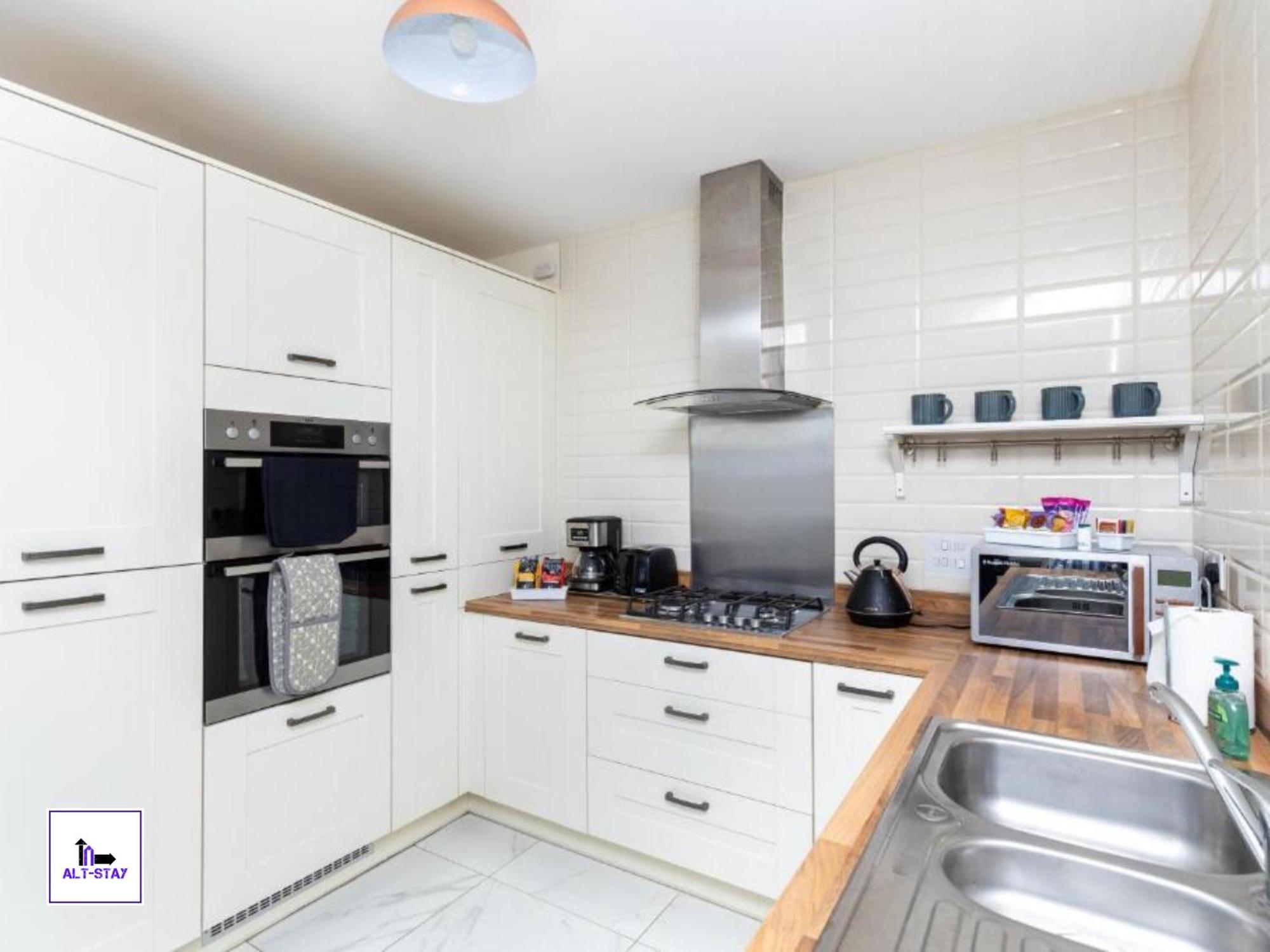 4 Bed 3 Bath - Kirkstall House By Alt-Stay Accommodation - Ideal For Contractors & Remote Workers - Long Stays Welcome Wakefield Zewnętrze zdjęcie