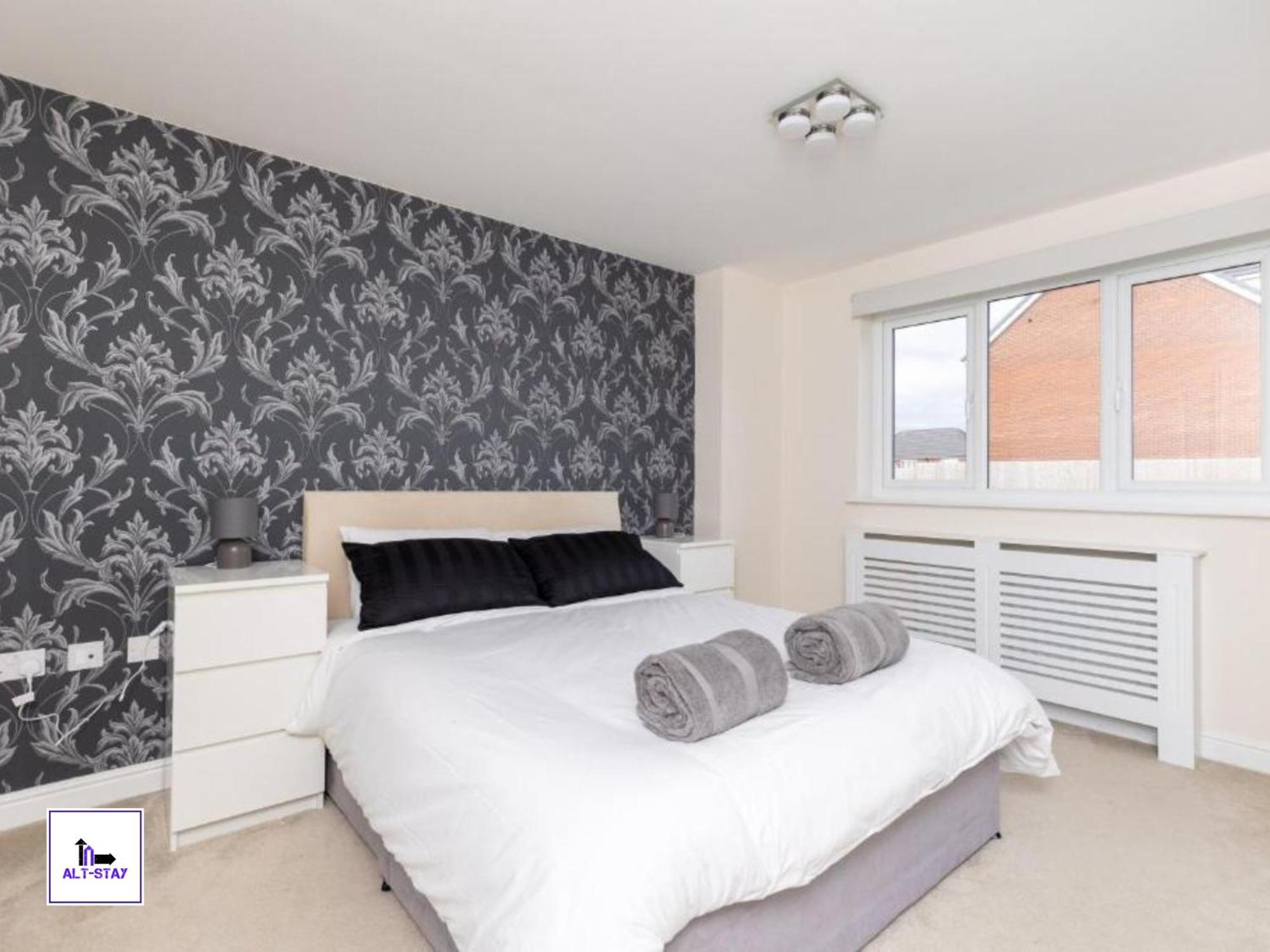 4 Bed 3 Bath - Kirkstall House By Alt-Stay Accommodation - Ideal For Contractors & Remote Workers - Long Stays Welcome Wakefield Zewnętrze zdjęcie