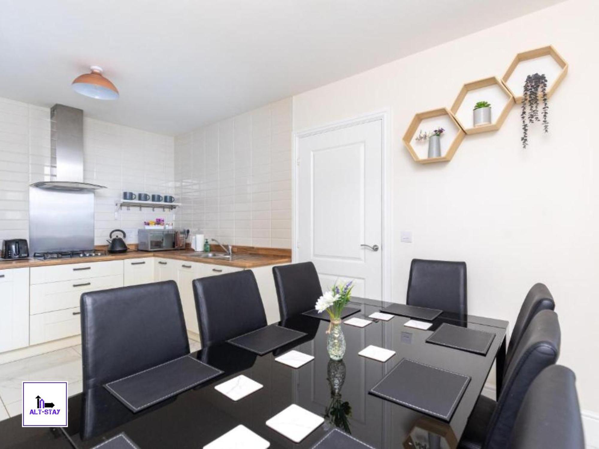 4 Bed 3 Bath - Kirkstall House By Alt-Stay Accommodation - Ideal For Contractors & Remote Workers - Long Stays Welcome Wakefield Zewnętrze zdjęcie