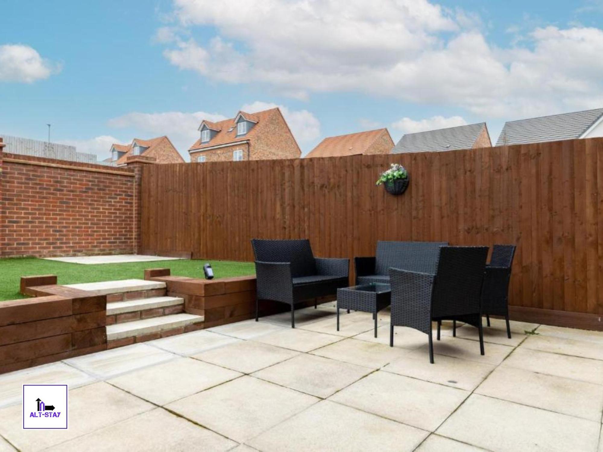4 Bed 3 Bath - Kirkstall House By Alt-Stay Accommodation - Ideal For Contractors & Remote Workers - Long Stays Welcome Wakefield Zewnętrze zdjęcie