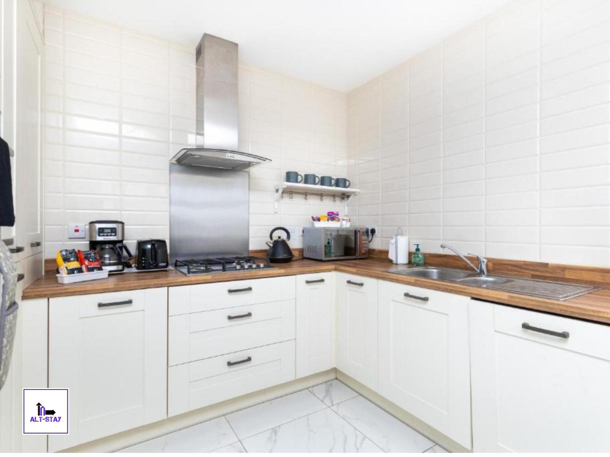 4 Bed 3 Bath - Kirkstall House By Alt-Stay Accommodation - Ideal For Contractors & Remote Workers - Long Stays Welcome Wakefield Zewnętrze zdjęcie