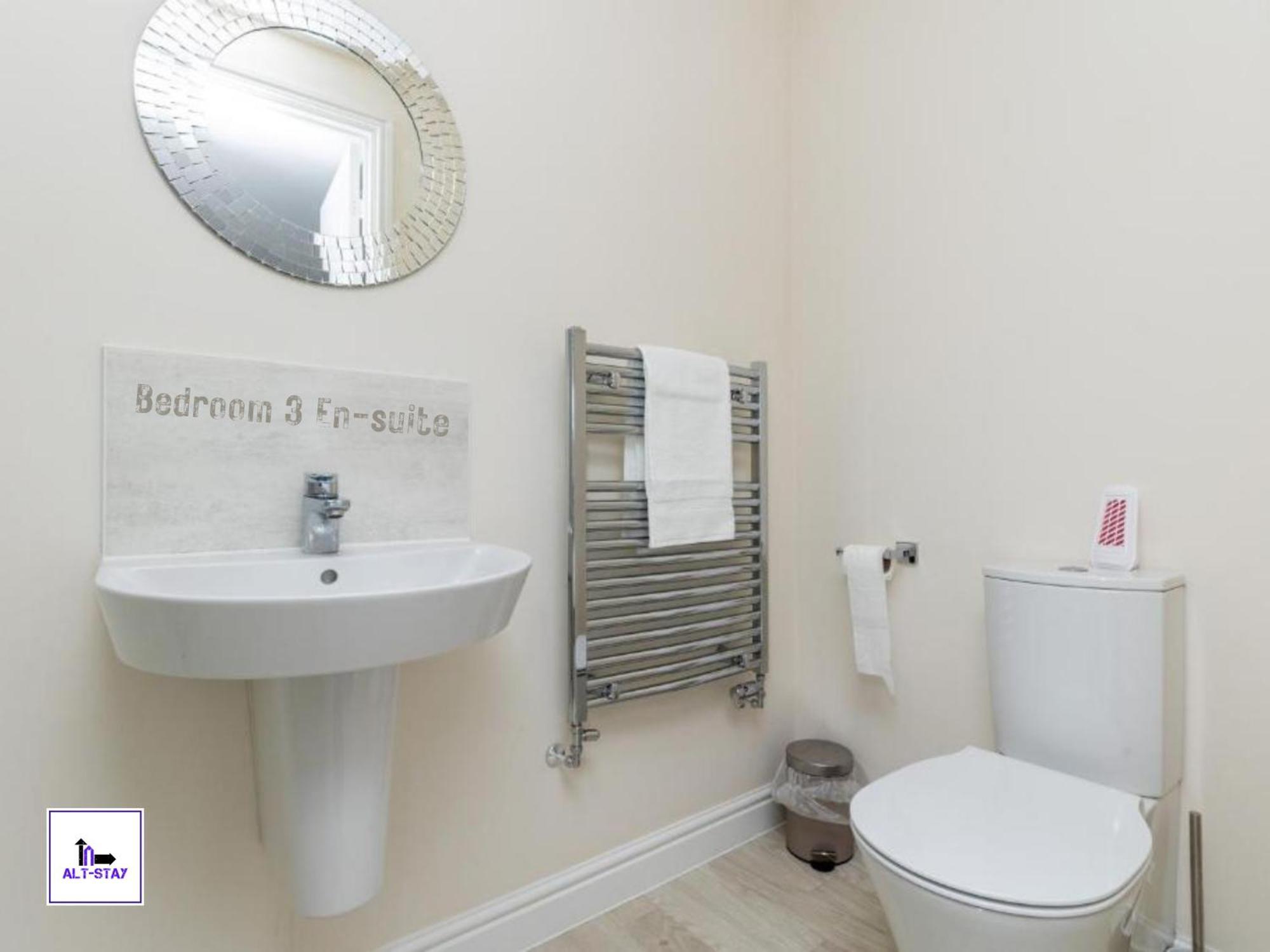 4 Bed 3 Bath - Kirkstall House By Alt-Stay Accommodation - Ideal For Contractors & Remote Workers - Long Stays Welcome Wakefield Zewnętrze zdjęcie