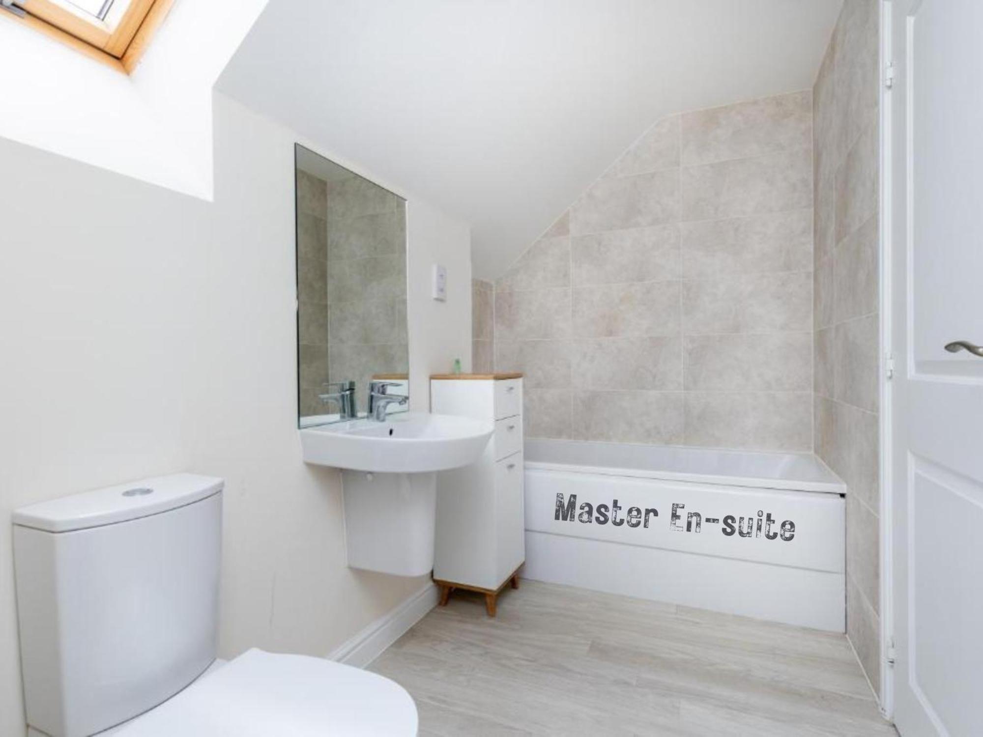 4 Bed 3 Bath - Kirkstall House By Alt-Stay Accommodation - Ideal For Contractors & Remote Workers - Long Stays Welcome Wakefield Zewnętrze zdjęcie