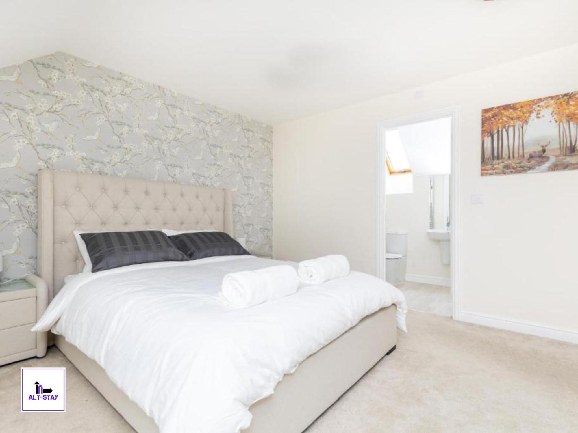4 Bed 3 Bath - Kirkstall House By Alt-Stay Accommodation - Ideal For Contractors & Remote Workers - Long Stays Welcome Wakefield Zewnętrze zdjęcie